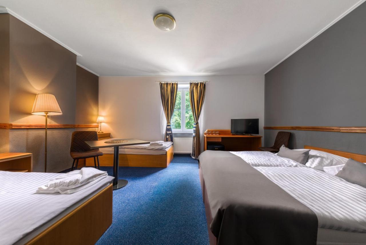 Prague Hotel Carl Inn Restaurant & Free Parking 외부 사진