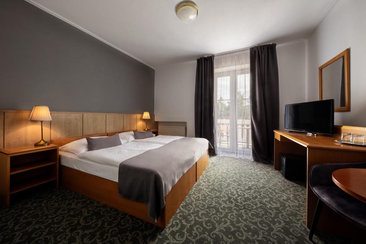 Prague Hotel Carl Inn Restaurant & Free Parking 외부 사진